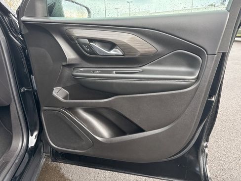 Used 2024 GMC Terrain SLT image 27
