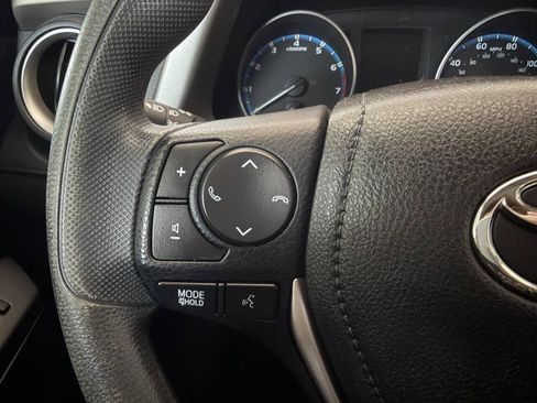 Used 2017 Toyota RAV4 LE w/ Carpet Mat Package AWD/4WD image 27