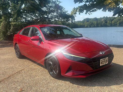 Used 2023 Hyundai Elantra SEL FWD image 1
