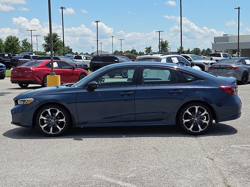 Used 2025 Honda Civic Sport Touring image 3