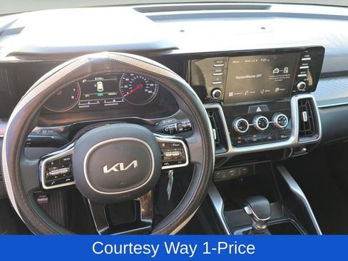 Used 2022 Kia Sorento LX FWD image 12