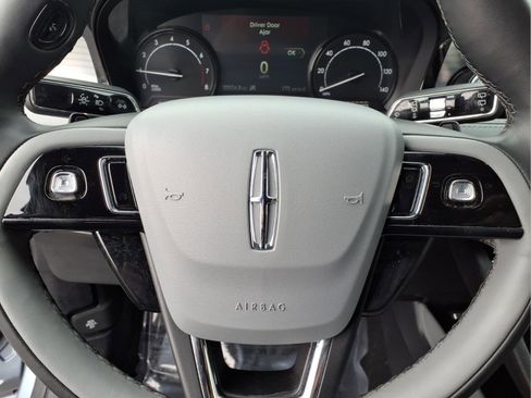 Certified 2022 Lincoln Corsair Standard w/ Premium Package image 6