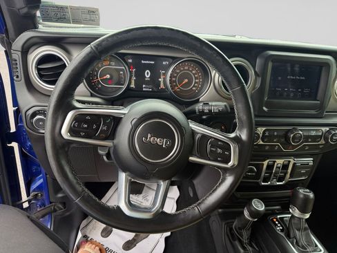 Used 2019 Jeep Wrangler Unlimited Sahara w/ Cold Weather Group AWD/4WD image 13