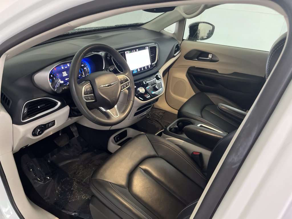 Used 2024 Chrysler Pacifica Touring-L FWD image 27