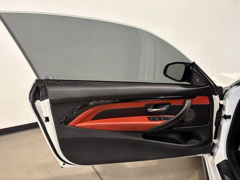 Used 2017 BMW M4 Convertible RWD image 18