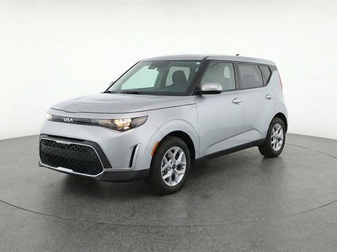 Used 2025 Kia Soul LX w/ LX Technology Package FWD image 3