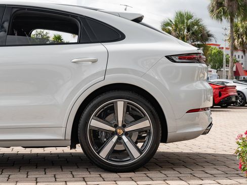 Used 2024 Porsche Cayenne Coupe AWD/4WD image 24