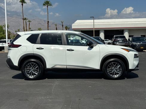 Used 2023 Nissan Rogue S image 2