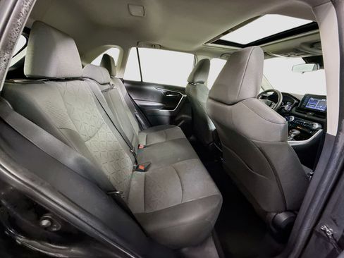 Used 2022 Toyota RAV4 XLE w/ Convenience Package image 27