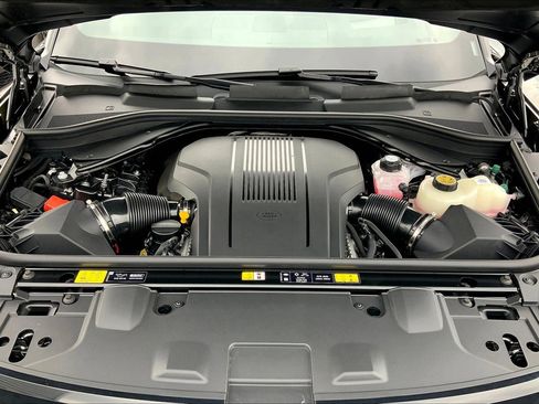 New 2025 Land Rover Range Rover Long Wheelbase SE image 9