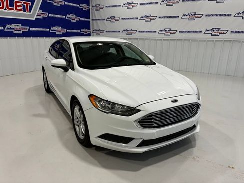 Used 2018 Ford Fusion SE w/ Fusion SE Technology Package FWD image 8