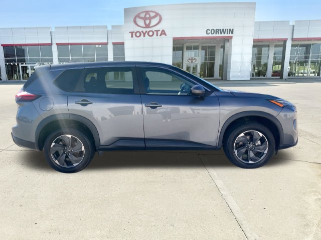 Used 2024 Nissan Rogue SV AWD/4WD image 6