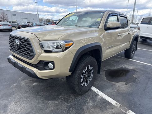 Used 2020 Toyota Tacoma TRD Off-Road image 2