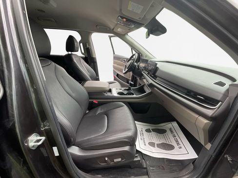 Certified 2025 Kia Carnival EX FWD image 25