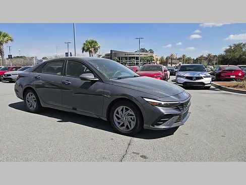 Used 2024 Hyundai Elantra SEL FWD image 30