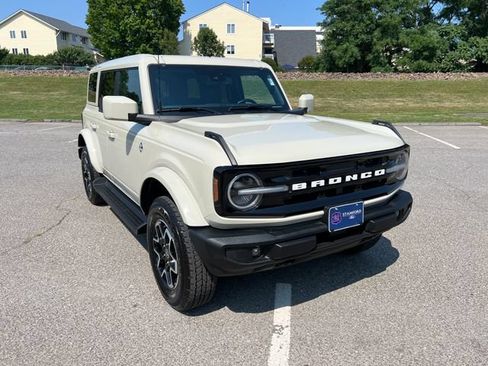 Used 2025 Ford Bronco Outer Banks AWD/4WD image 2