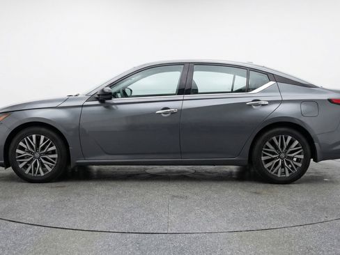 Used 2025 Nissan Altima 2.5 SV image 5