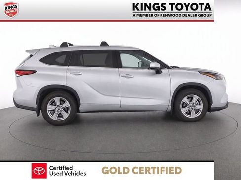 Used 2024 Toyota Highlander LE AWD/4WD image 9