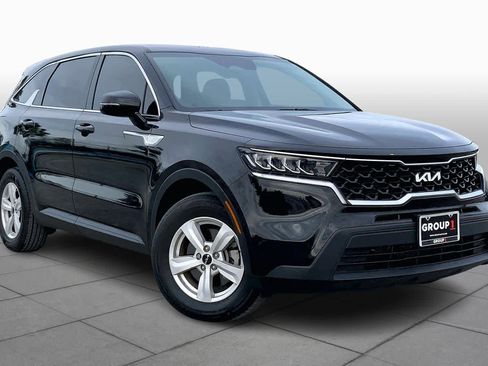 Used 2023 Kia Sorento LX image 2