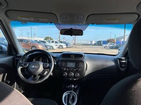 Used 2016 Kia Soul + FWD image 10