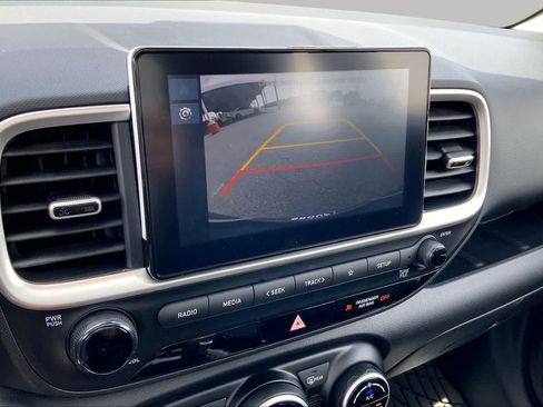 Used 2025 Hyundai Venue SEL FWD image 27