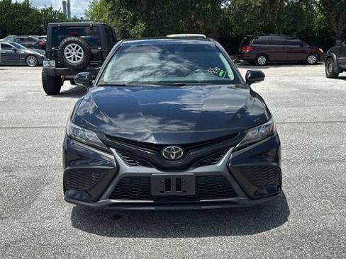Used 2022 Toyota Camry SE FWD image 2
