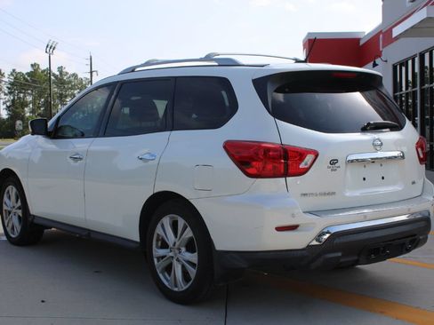 Used 2018 Nissan Pathfinder SL w/ SL Premium Package FWD image 5