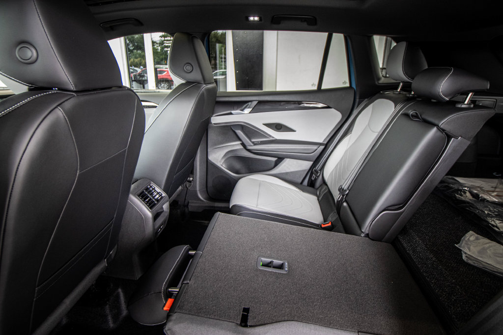New 2026 Volkswagen Tiguan SE R-Line FWD image 27