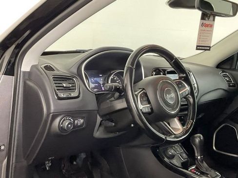 Used 2020 Jeep Compass Latitude AWD/4WD image 12