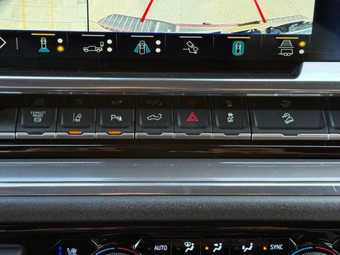 Used 2025 Chevrolet Silverado 3500 High Country w/ Technology Package image 40