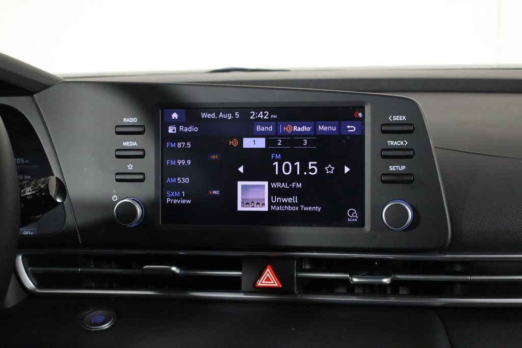 Used 2021 Hyundai Elantra Blue FWD image 25
