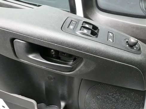 Used 2025 RAM ProMaster 2500 w/ Convenience Group image 17