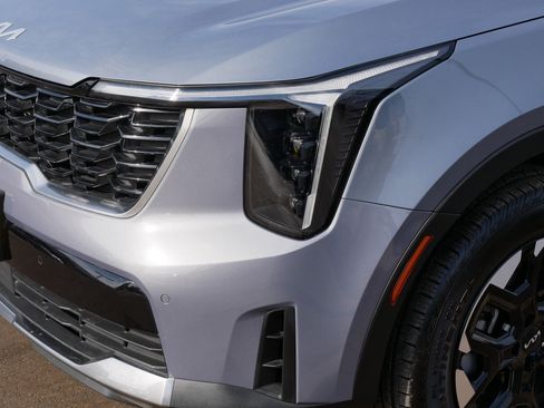 Certified 2025 Kia Sorento S w/ Panoramic Sunroof Package image 16