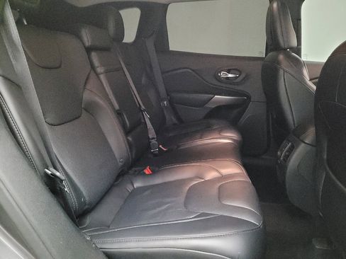 Used 2019 Jeep Cherokee Limited FWD image 19