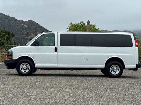 Used 2020 Chevrolet Express 3500 LS RWD image 7