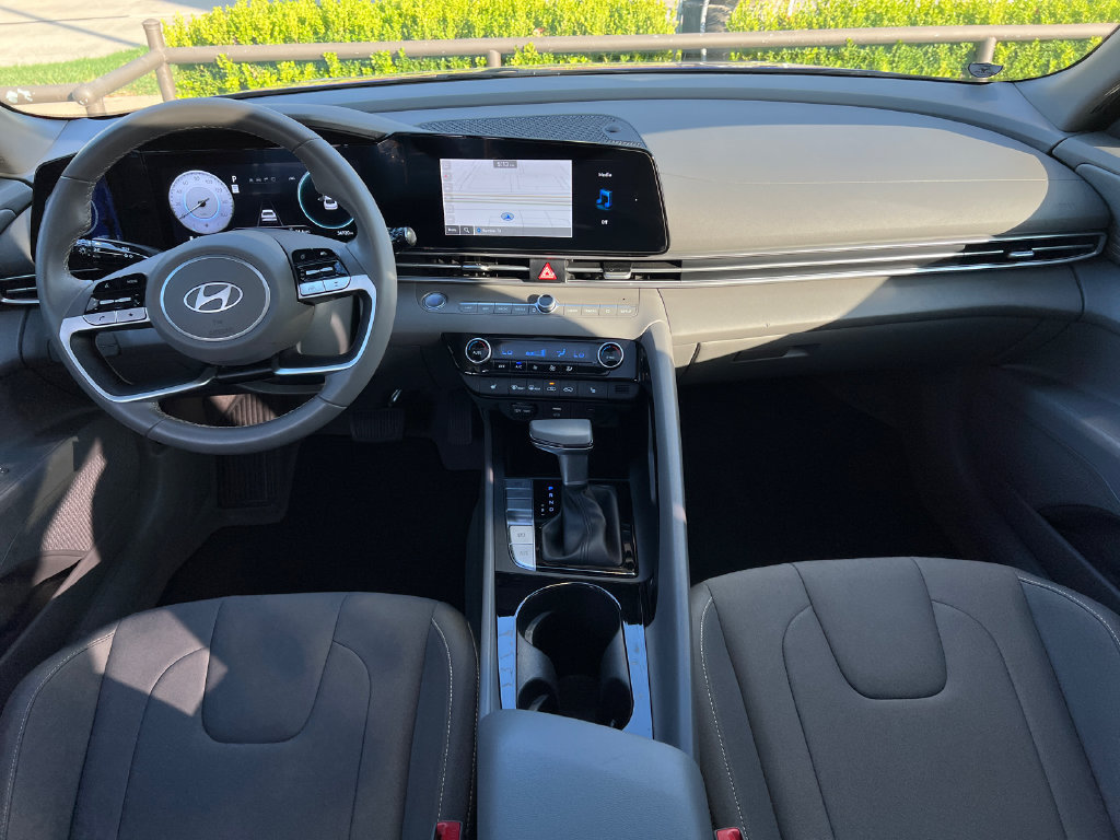 Certified 2025 Hyundai Elantra SEL FWD image 24