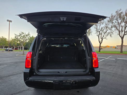 Used 2019 Chevrolet Suburban LT RWD image 9