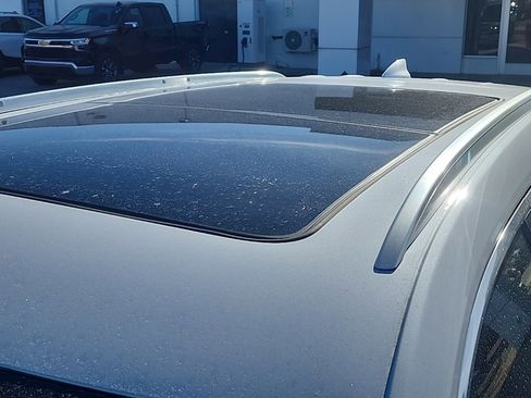 Used 2025 Cadillac XT5 Premium Luxury image 2