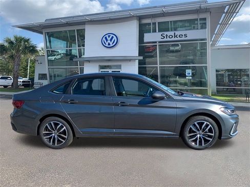 New 2026 Volkswagen Jetta SE image 3