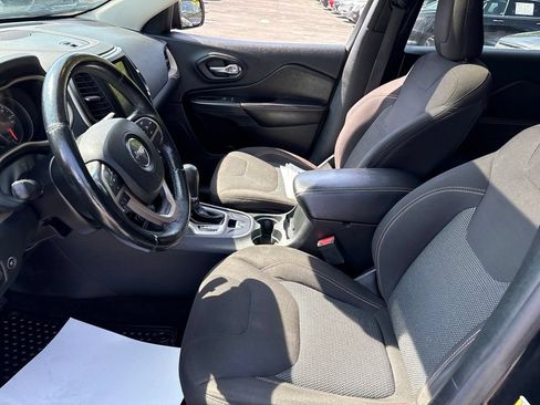 Used 2017 Jeep Cherokee 75th Anniversary AWD/4WD image 9
