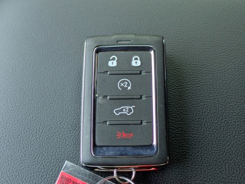 New 2026 Jeep Grand Cherokee L Limited w/ Luxury Tech Group II RWD image 32