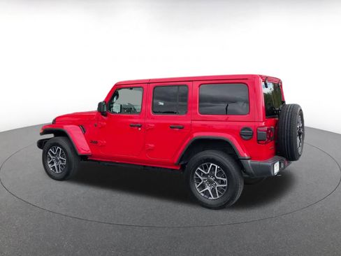 Used 2025 Jeep Wrangler Sahara image 10