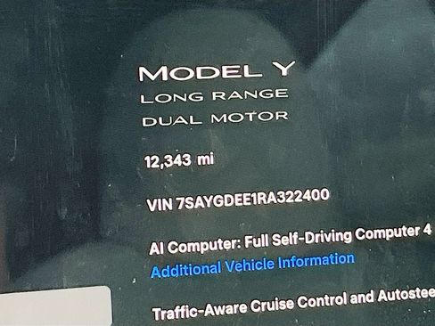 Used 2024 Tesla Model Y Long Range AWD/4WD image 11