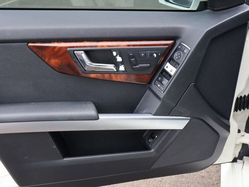 Used 2010 Mercedes-Benz GLK 350 4MATIC image 18