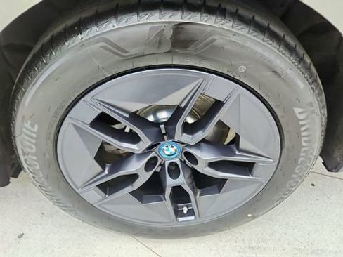 Used 2023 BMW iX xDrive50 w/ Premium Package image 59