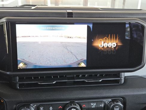 New 2025 Jeep Gladiator Sport image 14