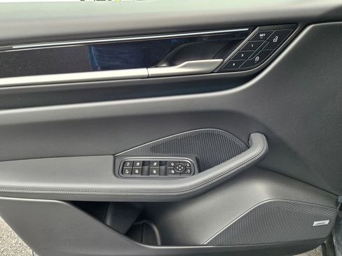 New 2026 Porsche Macan 4 Electric image 20