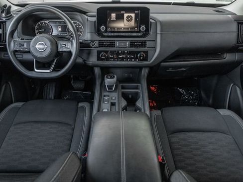 Used 2024 Nissan Pathfinder S image 6