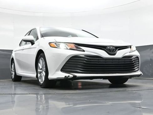 Used 2018 Toyota Camry LE image 35