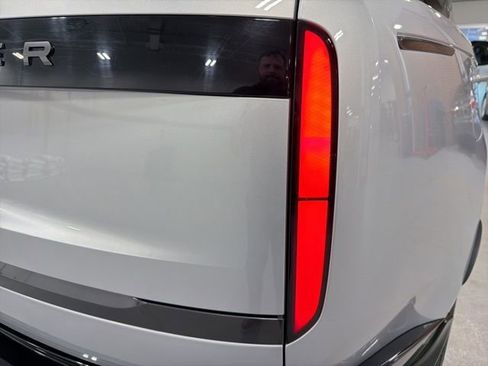 Used 2024 Land Rover Range Rover SE image 52